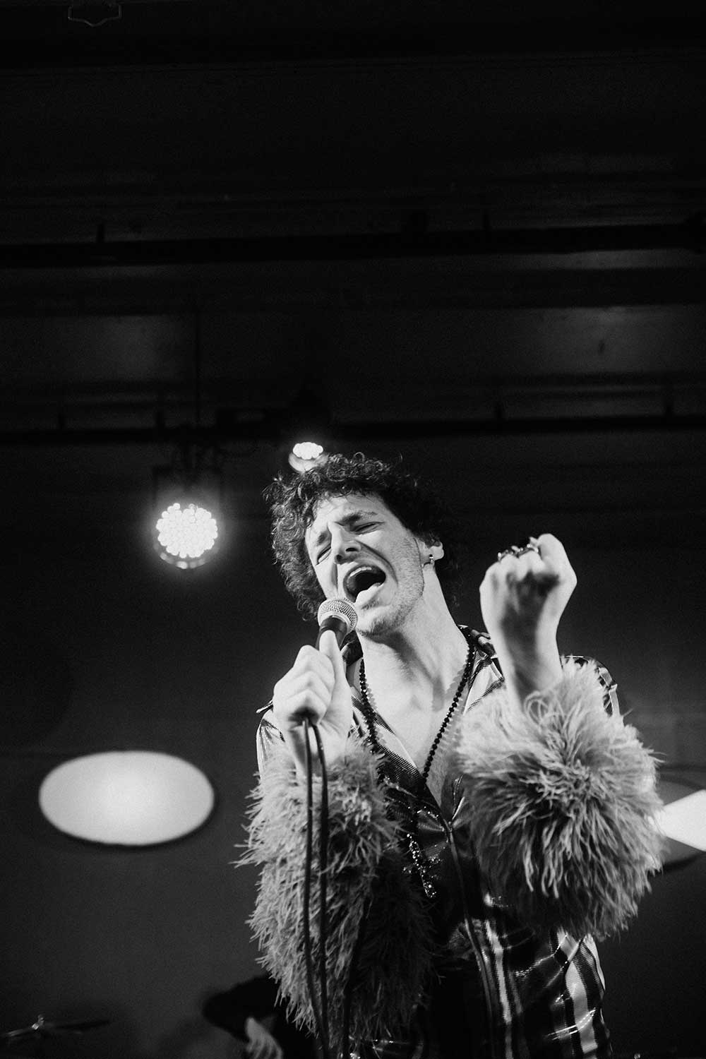 VANYEK muss singen